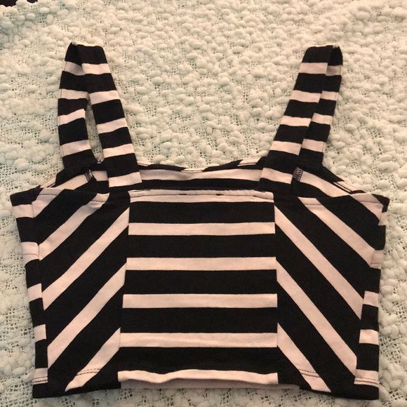 Striped Crop Top - Picture 3 of 3